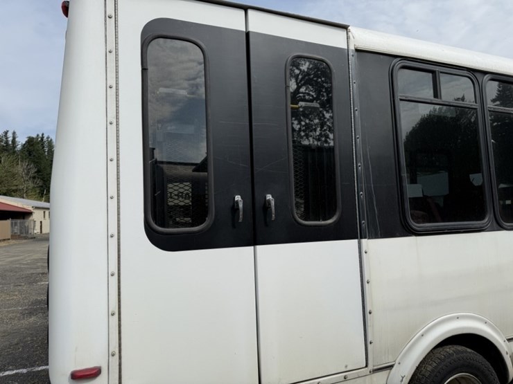 2010-ford-e450-image-14