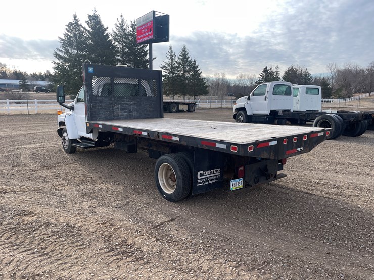 2005-gmc-5500-image-3