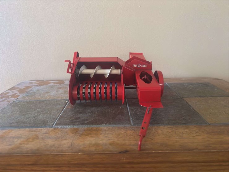 1/16-tru-scale-square-baler-carter-image-3