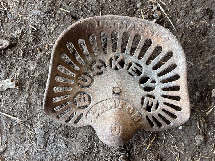 (2)-cast-iron-seats-image-4