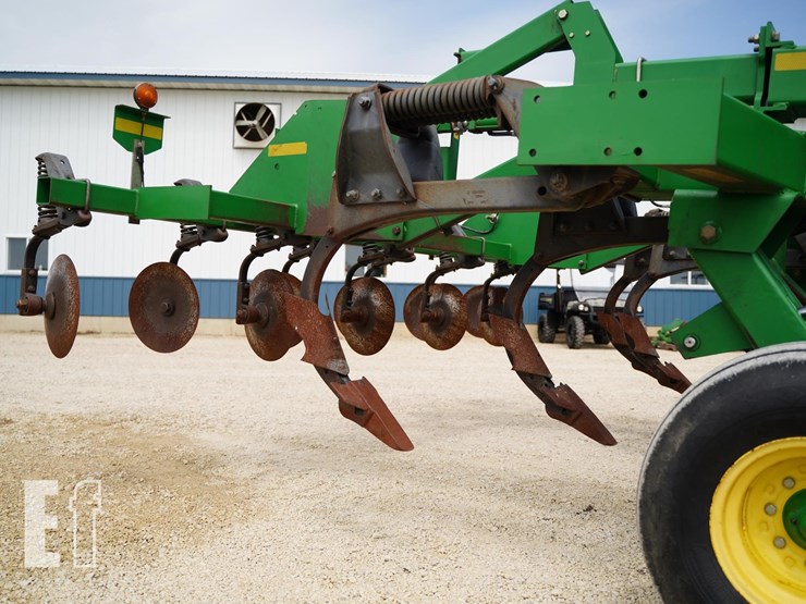 2005-john-deere-2700-image-15