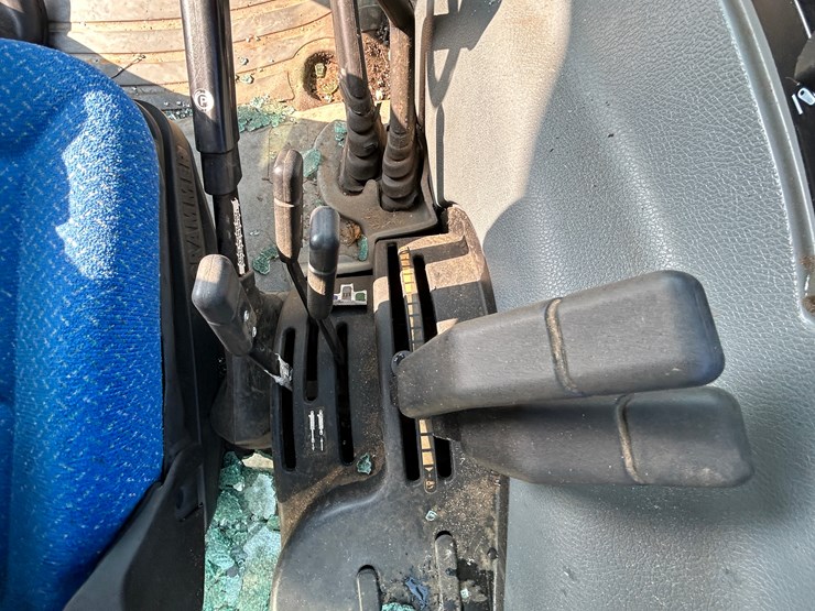 new-holland-tl100a-image-53