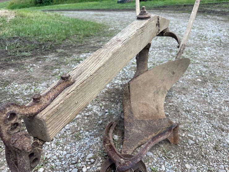 oliver-10”-walking-plow-image-8