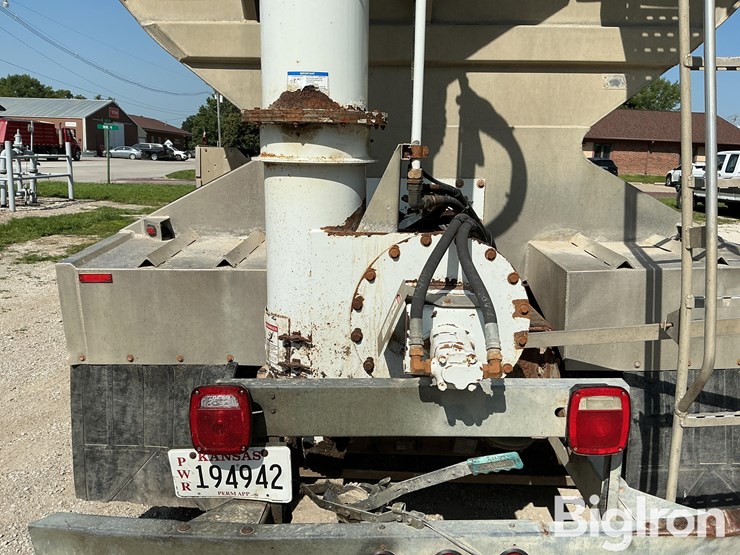 2006-freightliner-m106-t/a-bulk-feed-truck-image-18