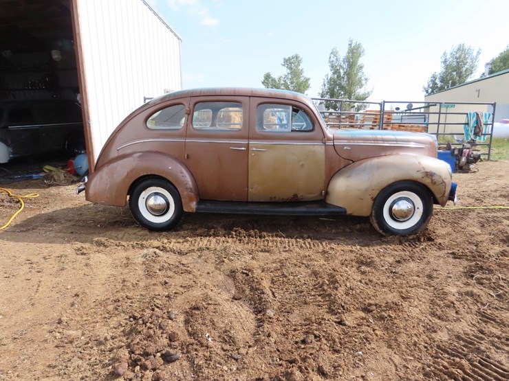 1940-ford-deluxe-survivor-4dr-sedan-image-5