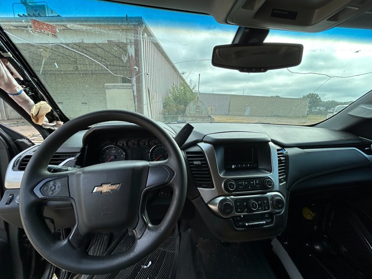 2015-chevrolet-tahoe-image-32