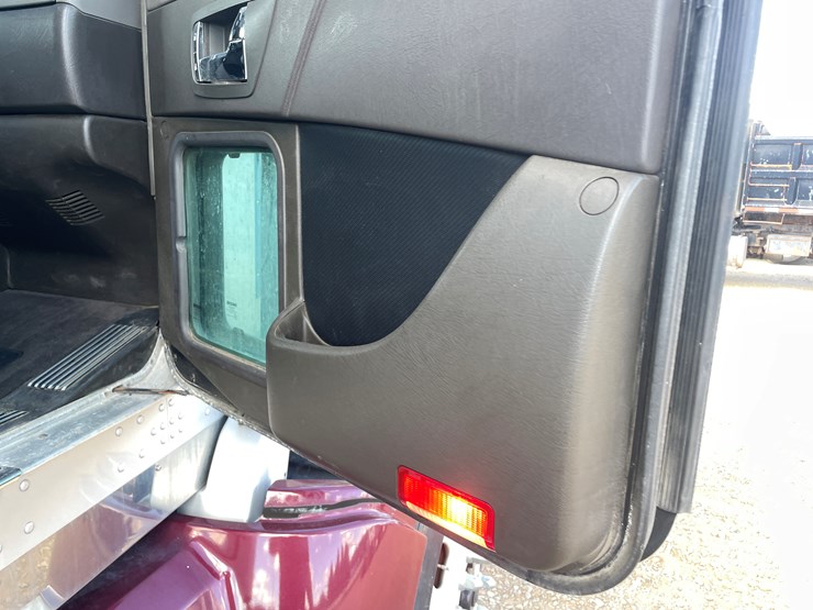 2012-kenworth-t660-image-41