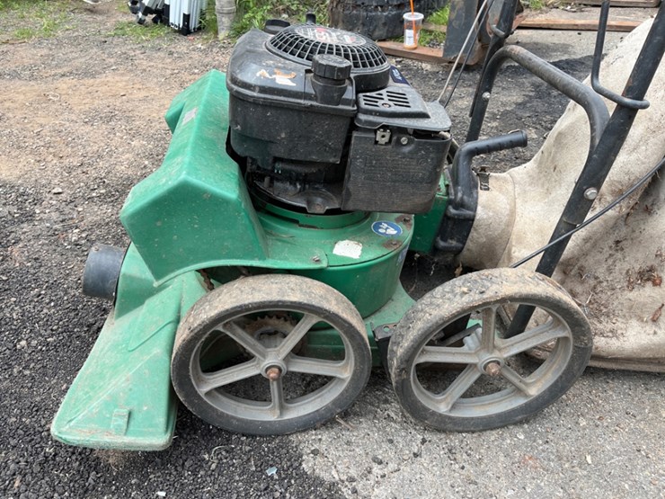 billy-goat-kd512sp-self-propelled-gas-lawn-vacuum-image-6