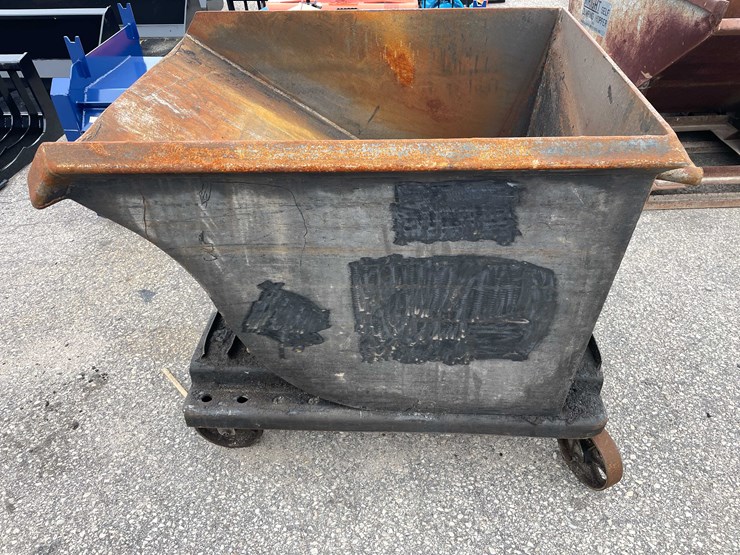 #8051-•-dump-hopper-on-wheels-(o8)-image-1