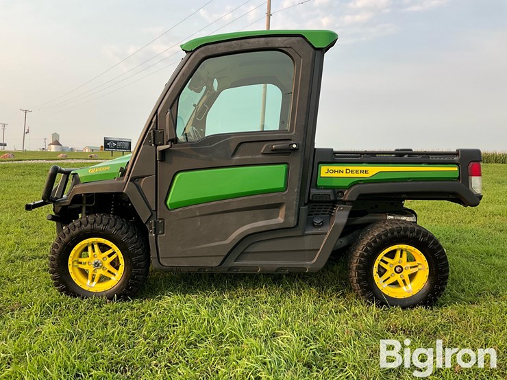 2021-john-deere-gator-image-8