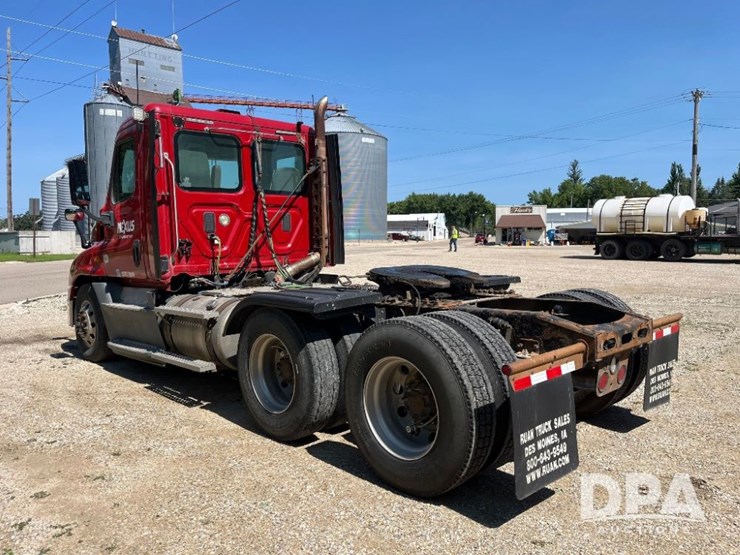 2013-freightliner-cascadia-day-cab-truck-(jn2570,-unit-4038)-image-15