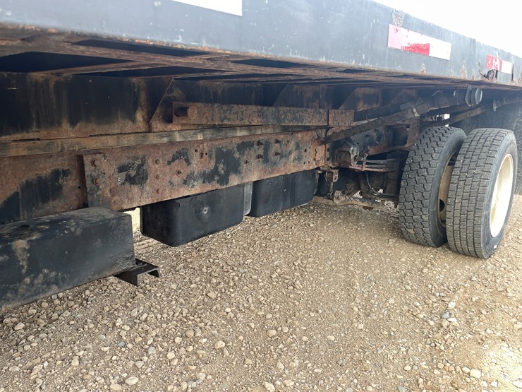 2005-gmc-5500-image-18