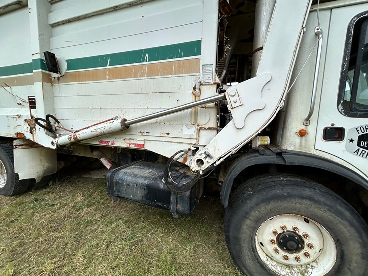 #46-•-#25939-•-inop-2003-mack-mr-t/a-daycab-garbage-truck-vin:-1m2k185c33m009372-image-39