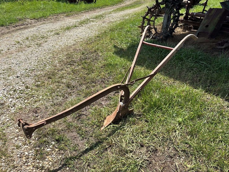 oliver-6”-walking-plow-image-1