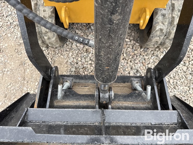 2025-agt-mx-crt23-compact-track-loader-image-15