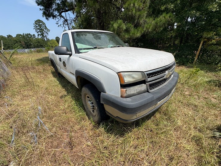 2006-chevrolet-silverado-image-2