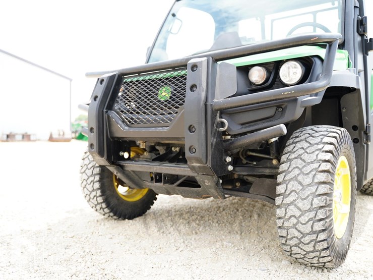 2023-john-deere-gator-xuv-835r-image-12