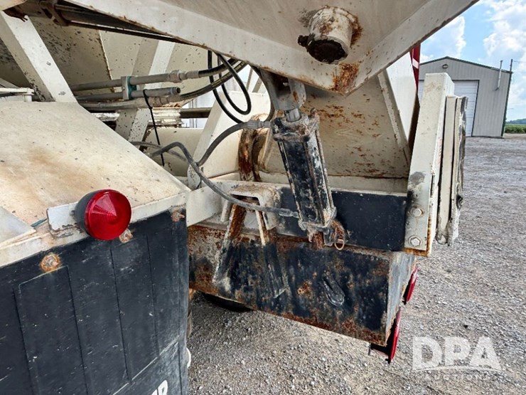 2005-sterling-dry-tender-truck-(gp11242,-unit-111565)-image-41
