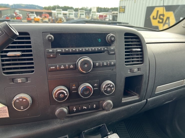 2013-chevrolet-silverado-image-18