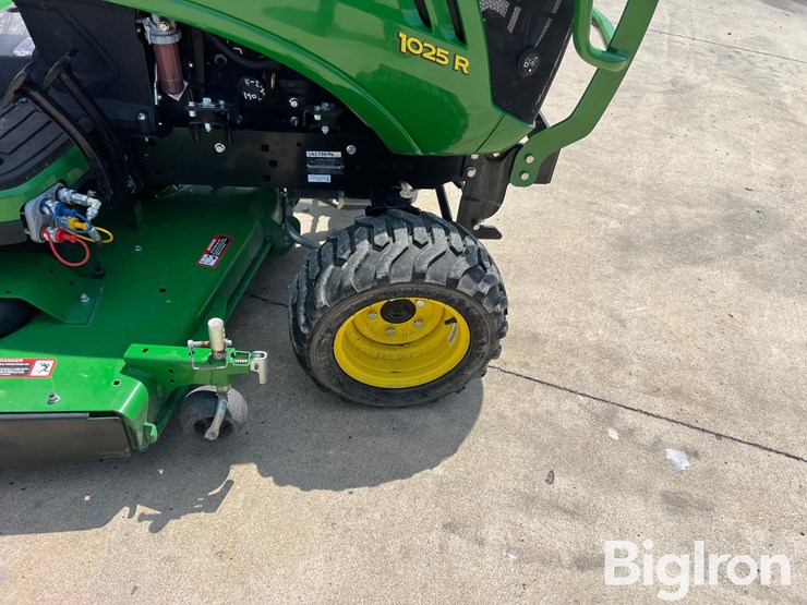 2018-john-deere-1025r-image-11