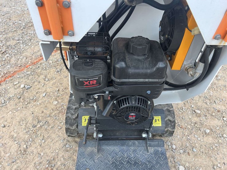 landherq-stand-on-track-loader-image-12
