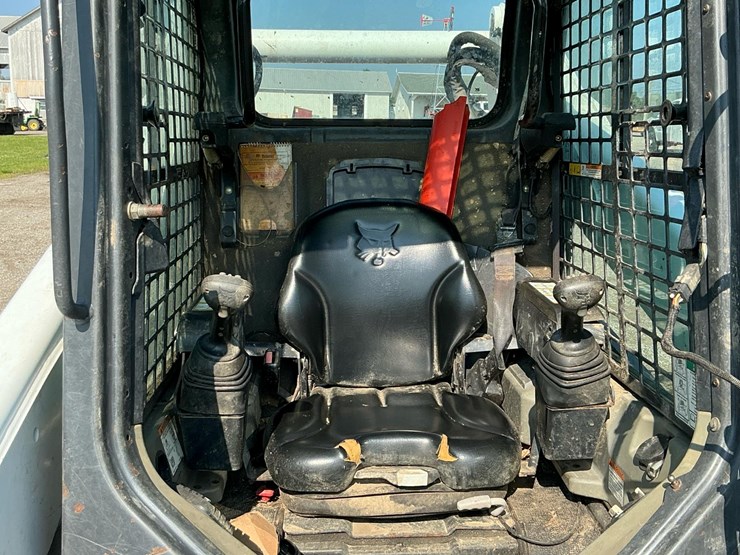 2015-bobcat-t770-image-36