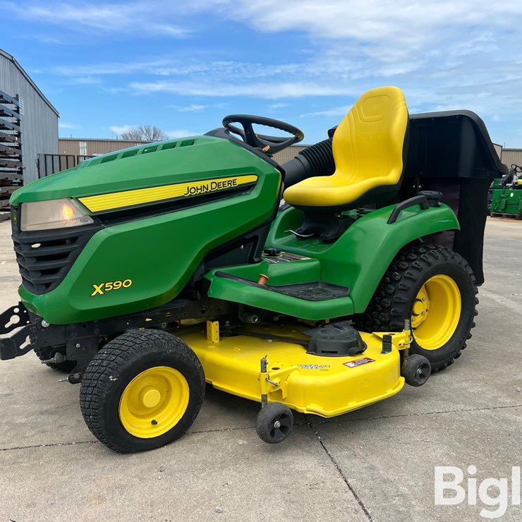 2018 JOHN DEERE X590