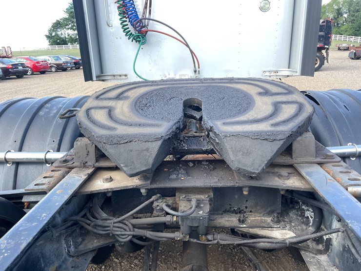 2012-kenworth-t660-image-18