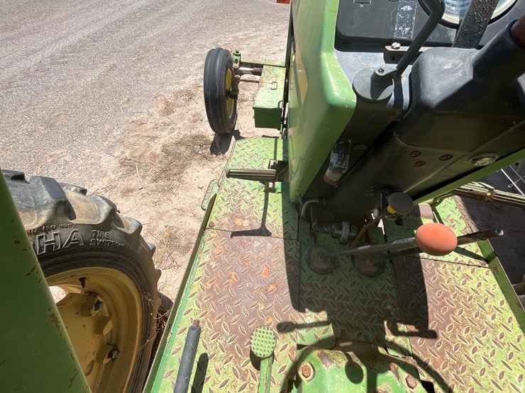 john-deere-2940-image-25