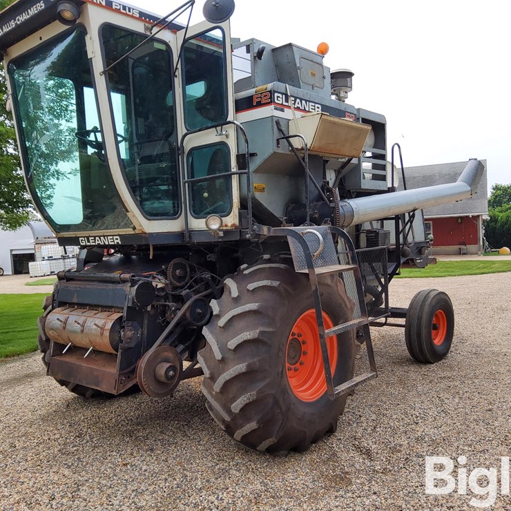 1980 GLEANER F2