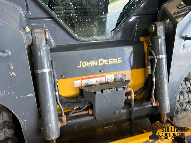 2018-deere-317g-image-15