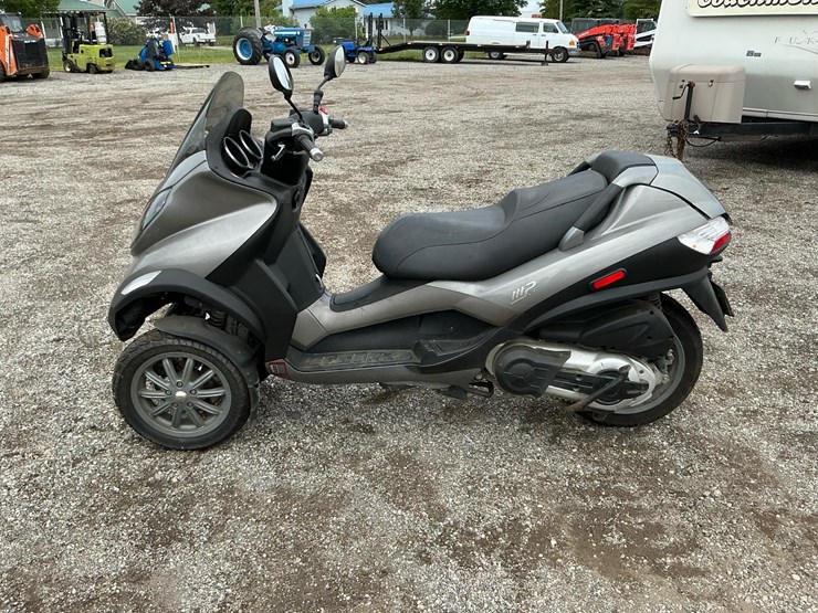 #2351-•-2009-vespa-lx-150-scooter*-image-2
