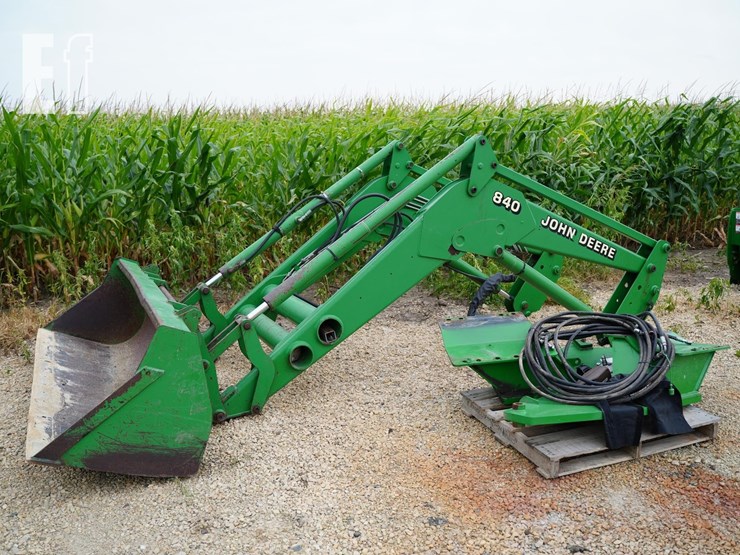 2004-john-deere-840-image-1