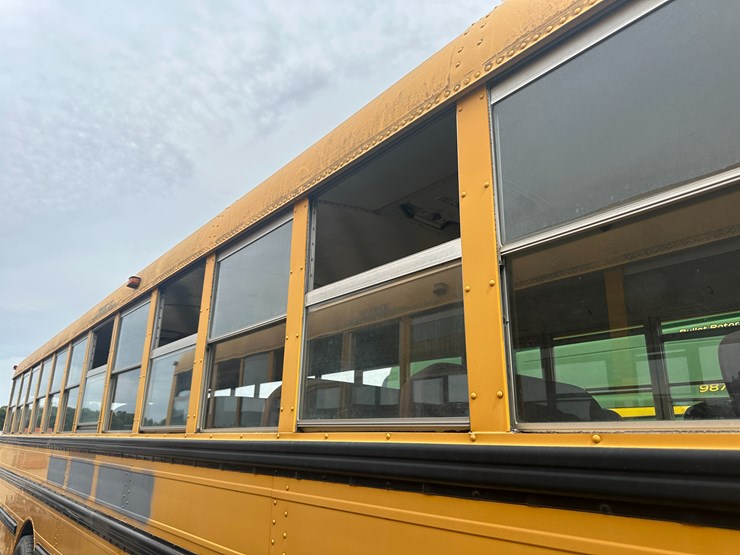 #18-•-#23871-•-2002-international-genesis-school-bus-vin:-1hvbgaan62a917777-image-35