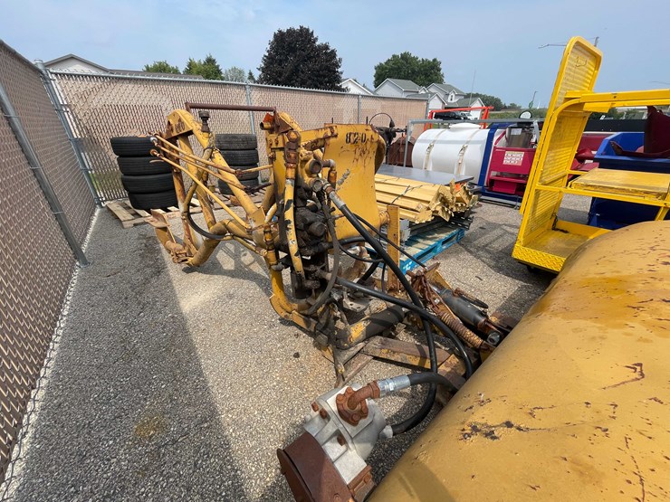 #8021-•-construction-sweeper-(o12)-image-6