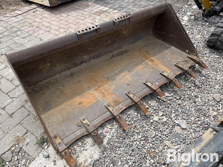 bobcat-74-heavy-duty-6'-track-loader-bucket-image-3