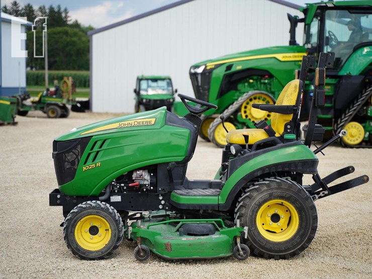 2019-john-deere-1025r-image-8