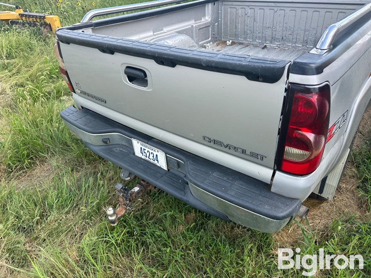 2004-chevrolet-silverado-1500-image-9