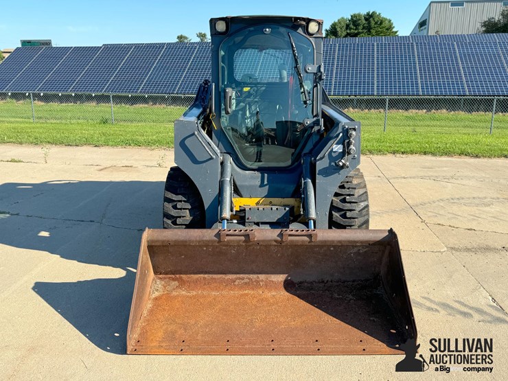 2018-deere-324g-image-2