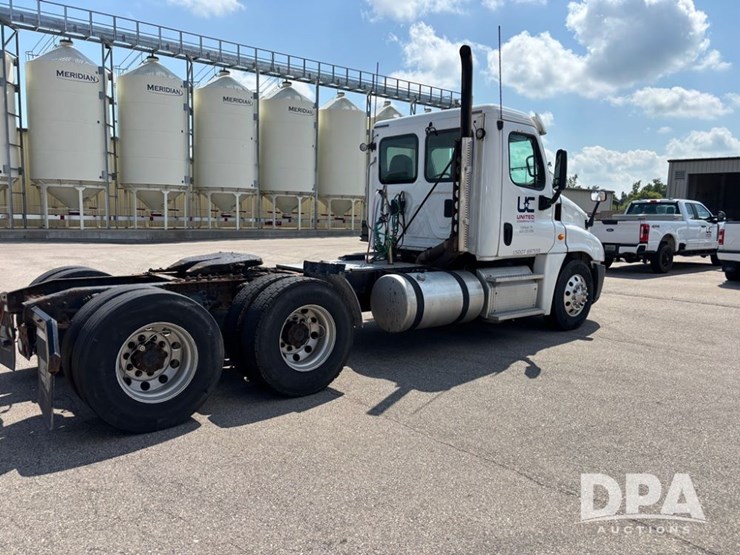 2013-freightliner-truck-(dr11874-unit-771)-image-15