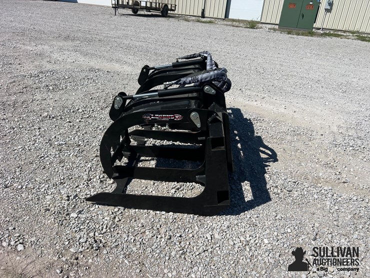 legend-72”-compact-skid-steer-grapple-image-10