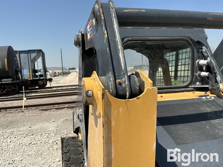 deere-318g-image-9
