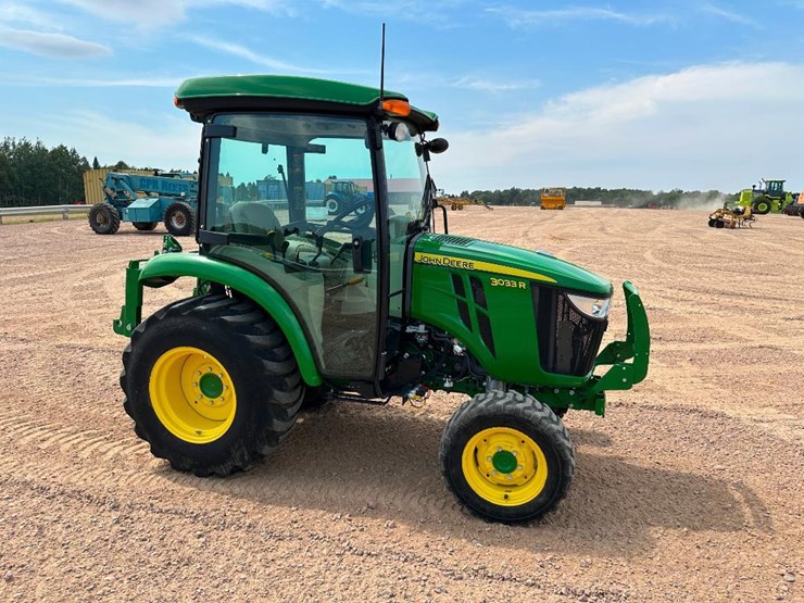 2018-john-deere-3033r-image-3