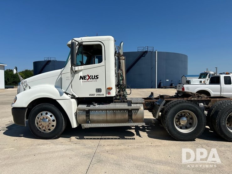 2004-freightliner-columbia-day-cab-truck-(cp0611,-unit-4014)-image-5