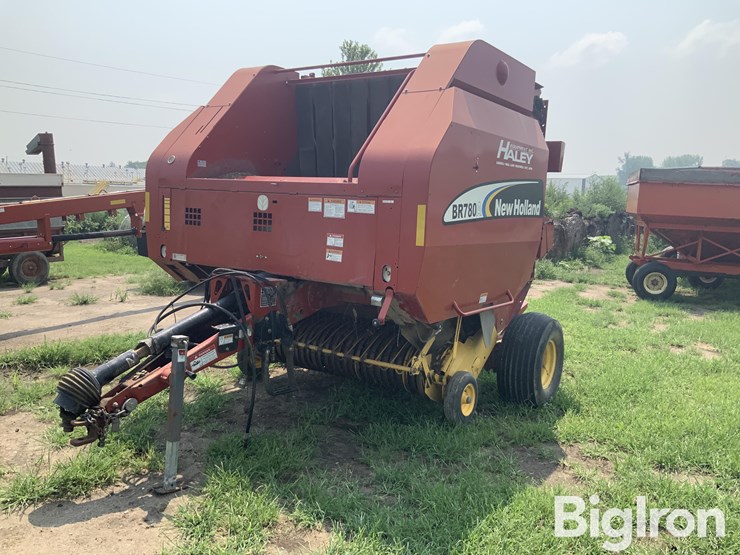 2006-new-holland-br780a-image-1