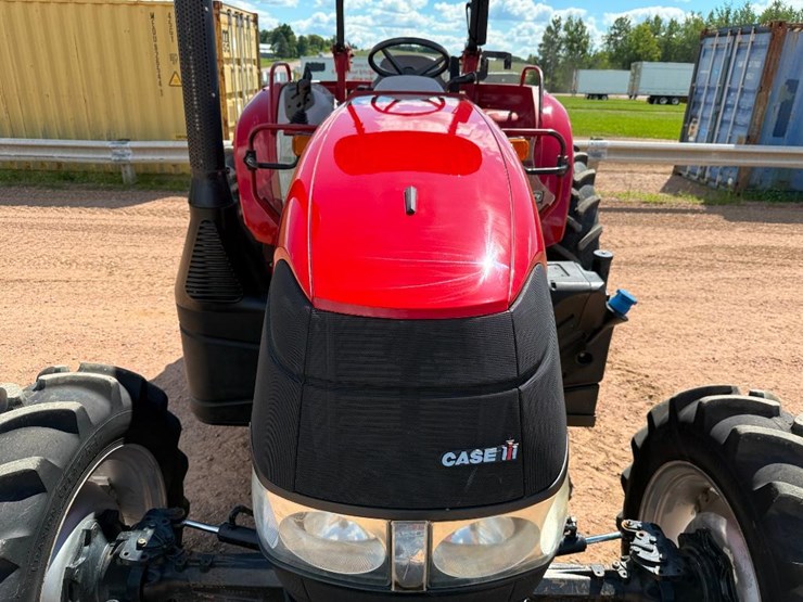 2016-case-ih-farmall-130a-image-17
