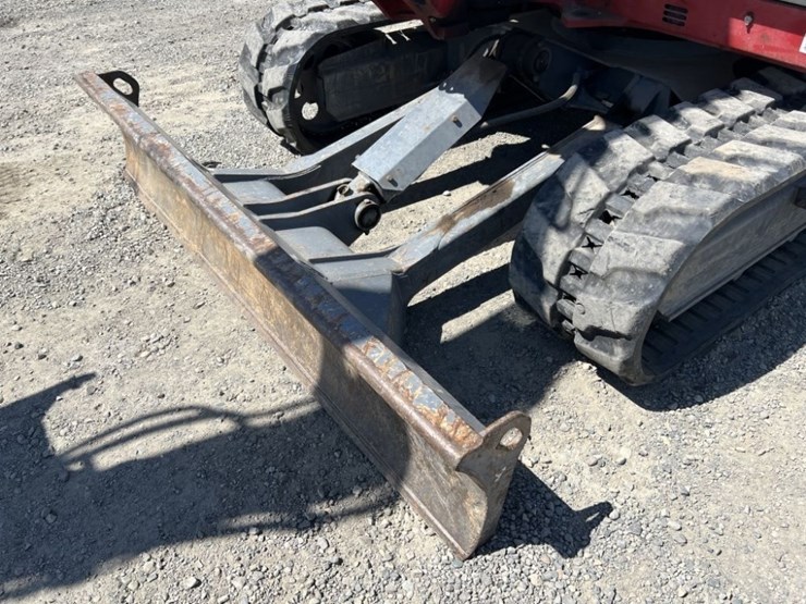 2014-takeuchi-tb285-image-11
