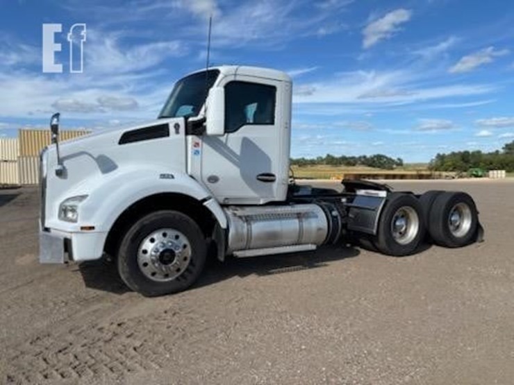 2016-kenworth-t880-image-1