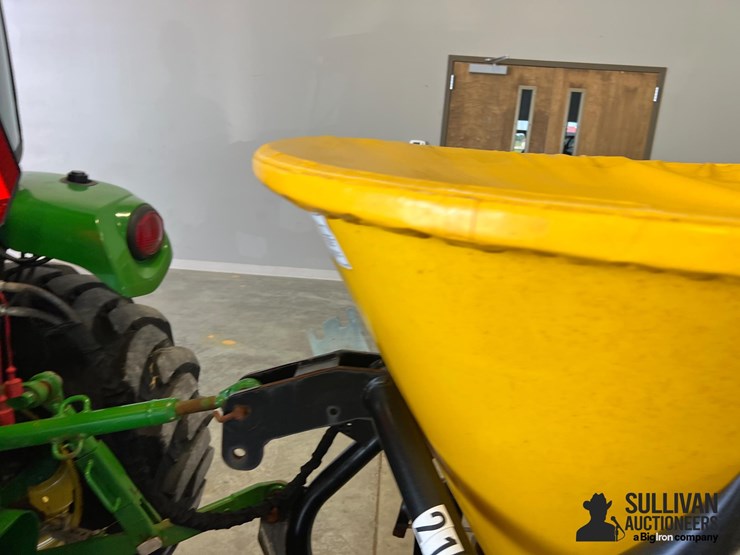 2021-john-deere-3046r-image-13