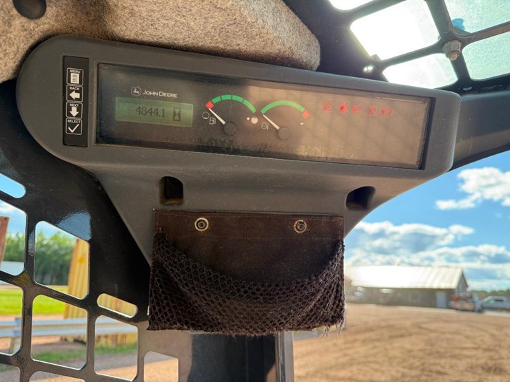 2022-deere-320g-image-29
